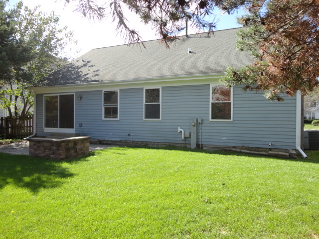 1195 Spring Creek Rd, Elgin, IL 60120 photo 2