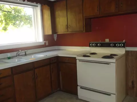 414 E Walnut St, Oglesby, IL 61348 photo 3