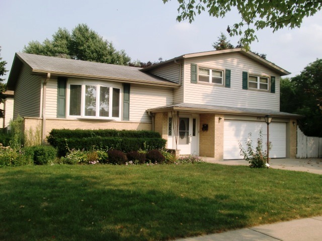 735 Leahy Cir, Des Plaines, IL 60016 photo 1