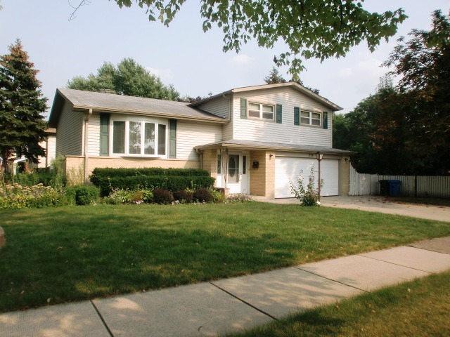735 Leahy Cir, Des Plaines, IL 60016 photo 3