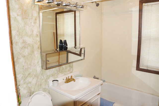 1322 Adams St, North Chicago, IL 60064 photo 9