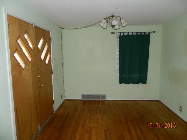 39 Mccarthy Rd, Park Forest, IL 60466 photo 3