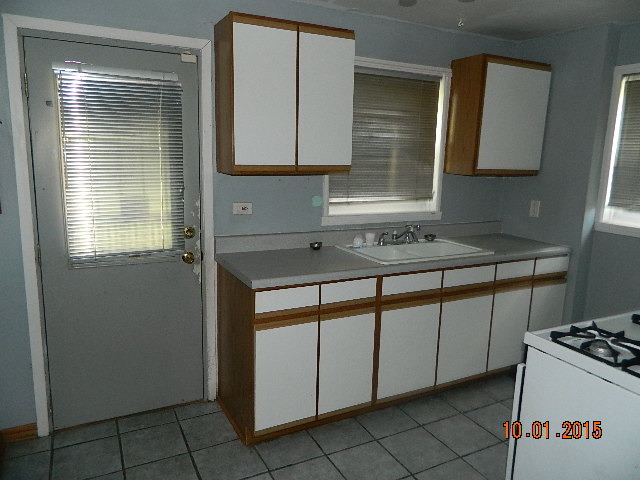 39 Mccarthy Rd, Park Forest, IL 60466 photo 4