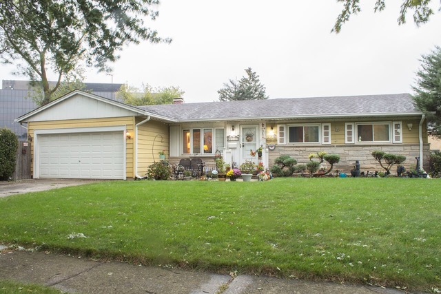 1129 Leahy Cir, Des Plaines, IL 60016 photo 1