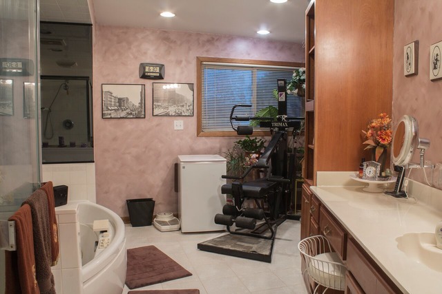 1129 Leahy Cir, Des Plaines, IL 60016 photo 8