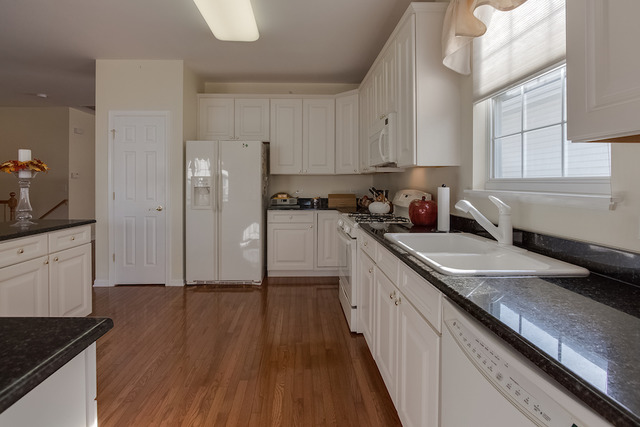 5924 Leeds Rd, Hoffman Estates, IL 60192 photo 8