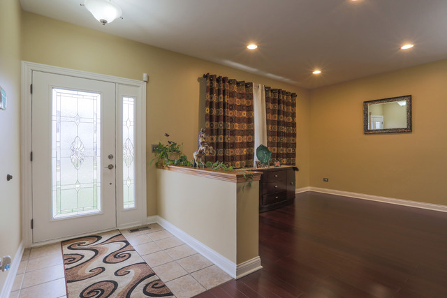 14611 Independence Dr, Plainfield, IL 60544 photo 2