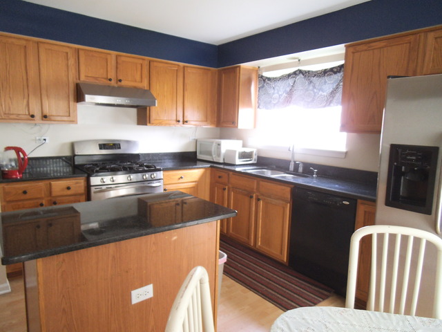 2811 Whitehall Ln, Naperville, IL 60564 photo 4