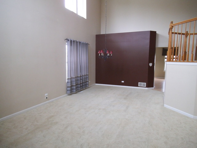 2811 Whitehall Ln, Naperville, IL 60564 photo 2