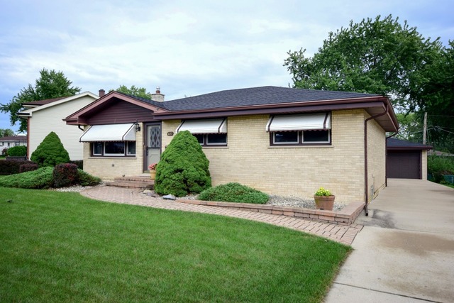227 S Circle Dr, Addison, IL 60101 photo 2