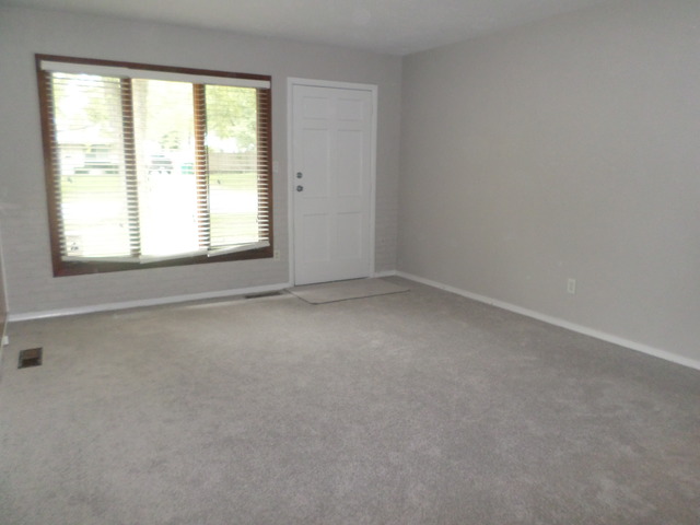 103 Stadium Dr, Joliet, IL 60435 photo 4