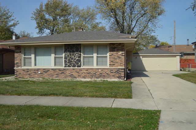 1014 Blouin Dr, Dolton, IL 60419 photo 1