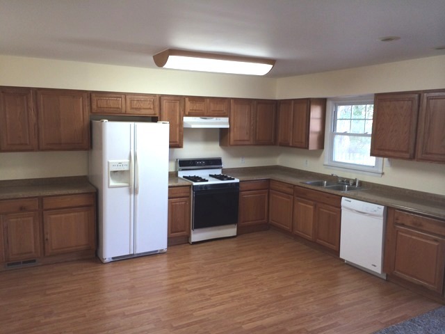 1912 Beach Rd, Mchenry, IL 60050 photo 2