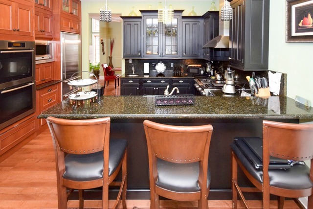 801 E Oakwood Blvd, Chicago, IL 60653 photo 8