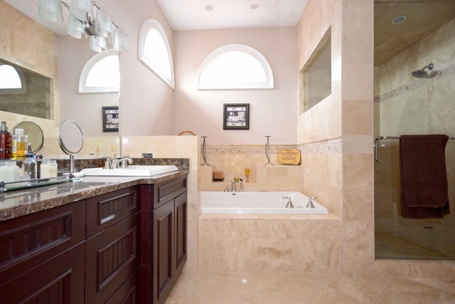 801 E Oakwood Blvd, Chicago, IL 60653 photo 25