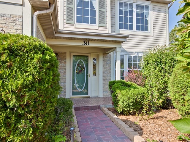 30 Versailles Ct, Wheeling, IL 60090 photo 2