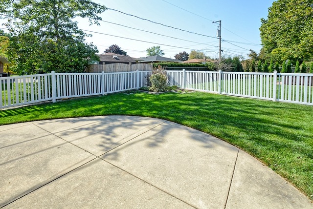 660 Marshall Dr, Des Plaines, IL 60016 photo 18