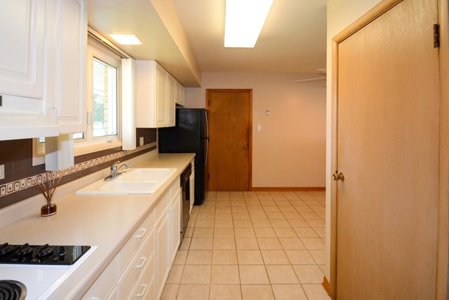 660 Marshall Dr, Des Plaines, IL 60016 photo 7