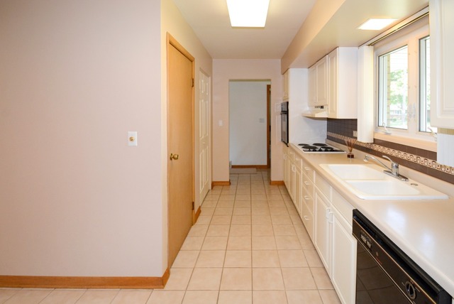 660 Marshall Dr, Des Plaines, IL 60016 photo 9