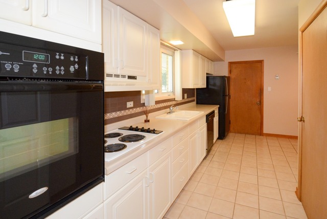 660 Marshall Dr, Des Plaines, IL 60016 photo 4