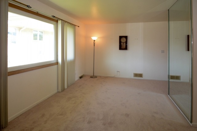 660 Marshall Dr, Des Plaines, IL 60016 photo 2
