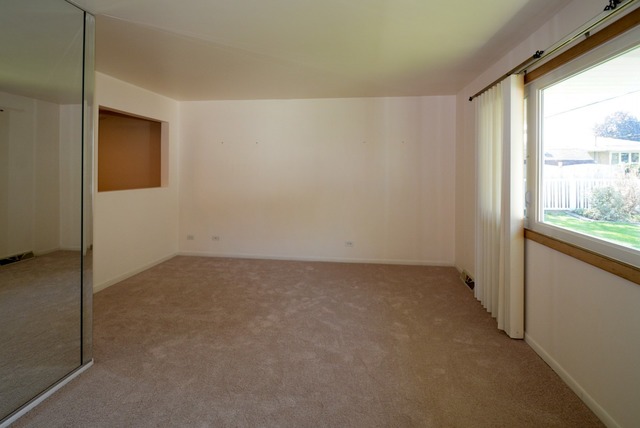 660 Marshall Dr, Des Plaines, IL 60016 photo 3