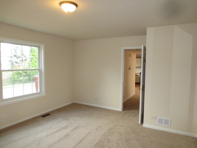 1330 Paddock Dr, Wheeling, IL 60090 photo 11