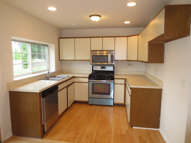 1330 Paddock Dr, Wheeling, IL 60090 photo 8