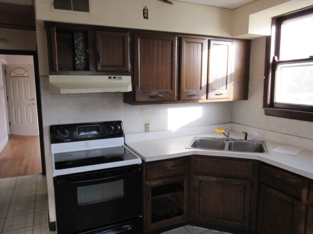 7825 White Ave, Lyons, IL 60534 photo 5