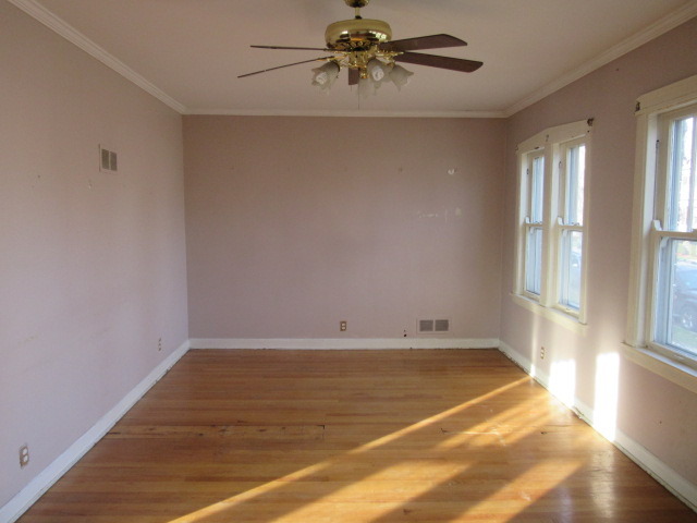 7825 White Ave, Lyons, IL 60534 photo 2