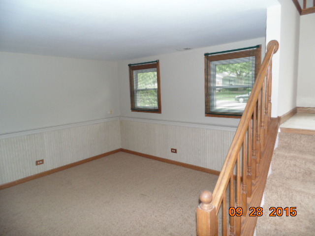 469 Hampton Ln, Roselle, IL 60172 photo 9