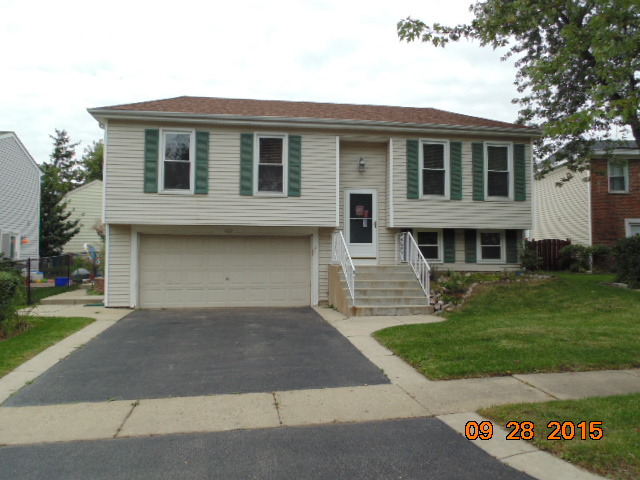 469 Hampton Ln, Roselle, IL 60172 photo 1