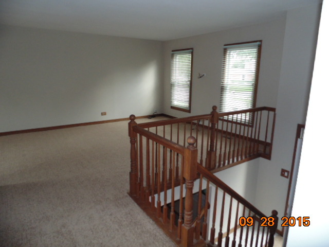 469 Hampton Ln, Roselle, IL 60172 photo 5