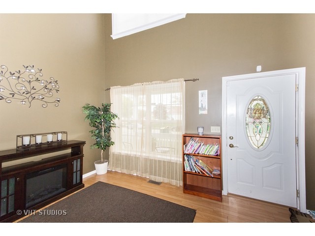 1707 Lake Pointe Dr, Plainfield, IL 60586 photo 2