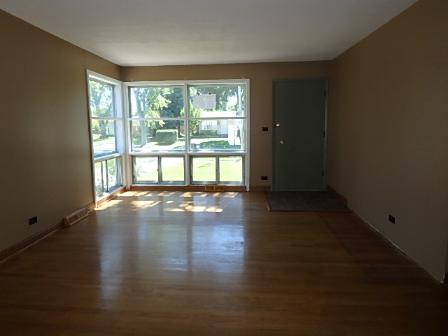 336 E Normandy Dr, Addison, IL 60101 photo 2