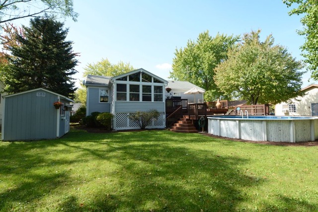 138 Circle Dr, Montgomery, IL 60538 photo 2