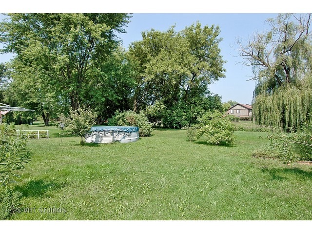 19 Lockman Cir, Elgin, IL 60123 photo 16