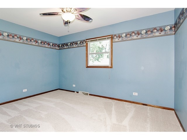 19 Lockman Cir, Elgin, IL 60123 photo 11