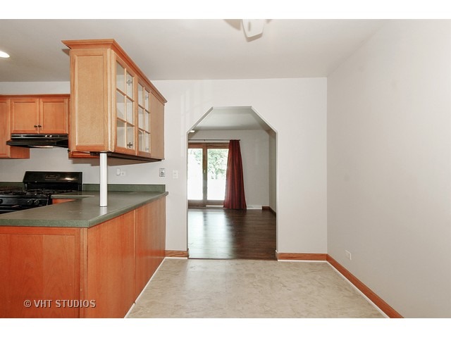 19 Lockman Cir, Elgin, IL 60123 photo 7