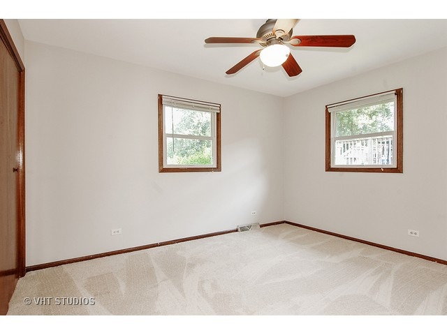 19 Lockman Cir, Elgin, IL 60123 photo 12