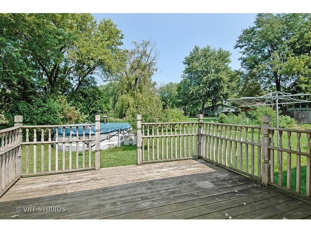 19 Lockman Cir, Elgin, IL 60123 photo 14