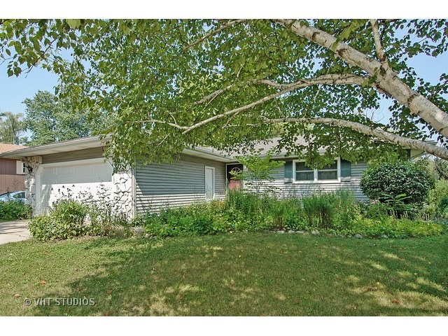 19 Lockman Cir, Elgin, IL 60123 photo 1