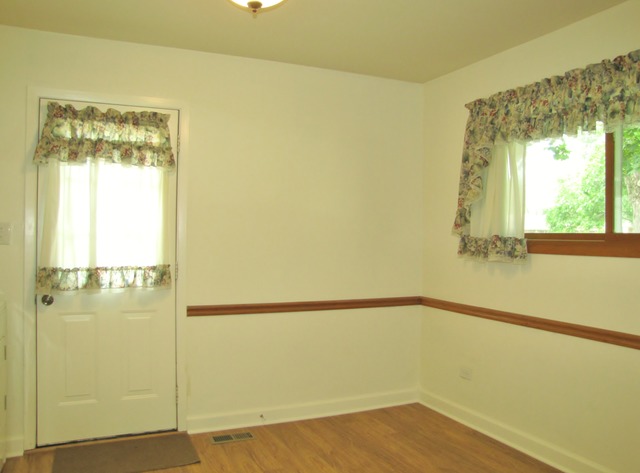 357 Park Ave, Wheeling, IL 60090 photo 8