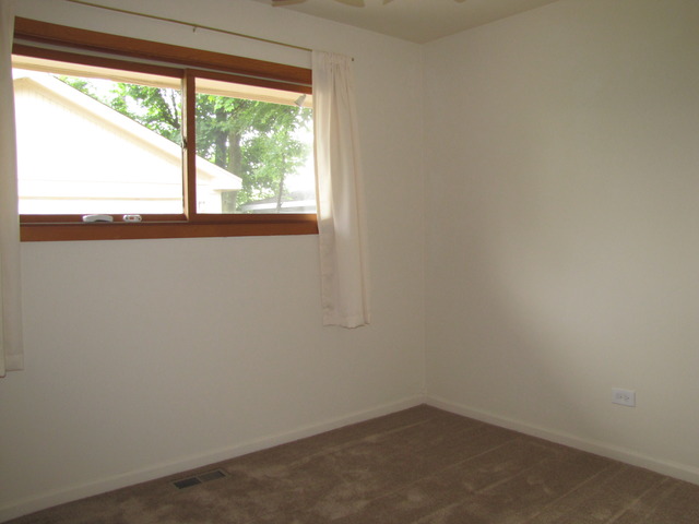 357 Park Ave, Wheeling, IL 60090 photo 11