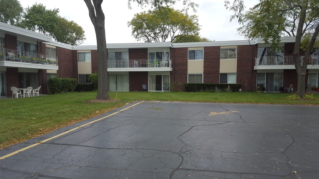 100 Deborah Ln #2a, Wheeling, IL 60090 photo 1