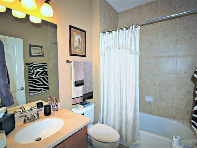 1012 Riviera Dr, Elgin, IL 60124 photo 12