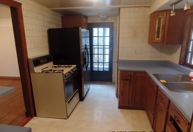 8920 S Elm Ave, Willowbrook, IL 60527 photo 3