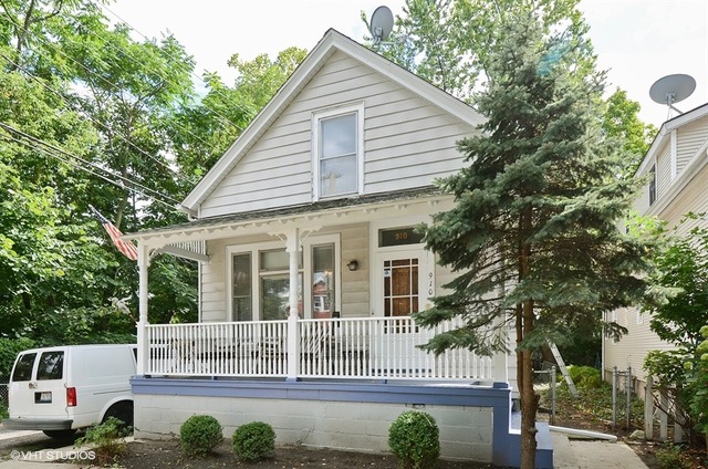 910 Gaffield Pl, Evanston, IL 60201 photo 1