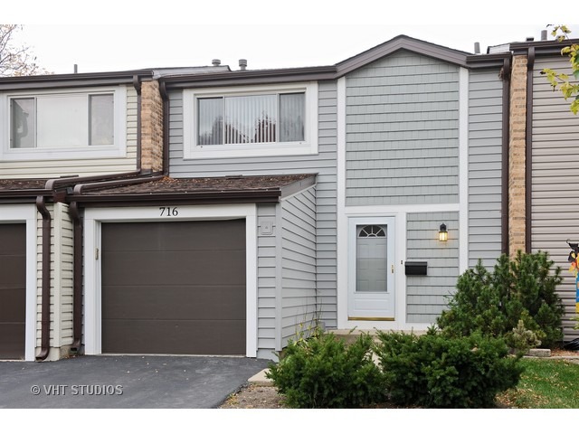 716 Lakeside Cir Dr, Wheeling, IL 60090 photo 1