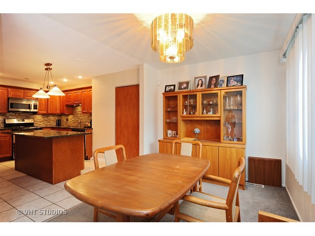 716 Lakeside Cir Dr, Wheeling, IL 60090 photo 5
